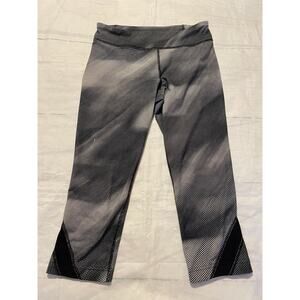 Under Armour Capri Leggings Womens Small‎ Black White Athletic Workout